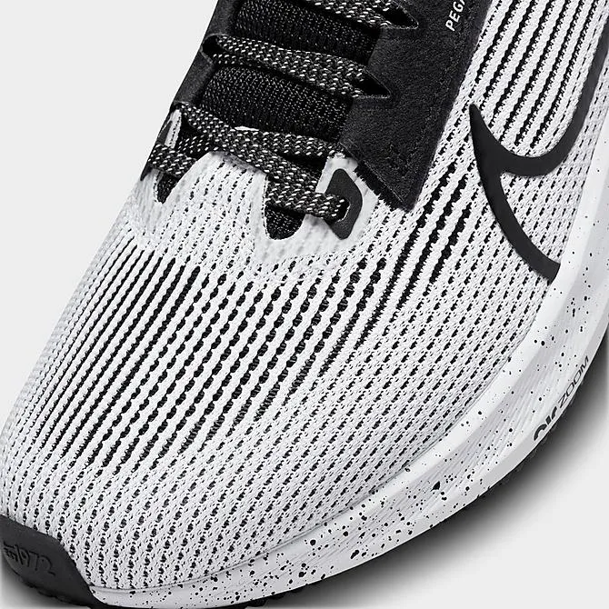 Nike Women's Pegasus 40 Shoes - White / Black